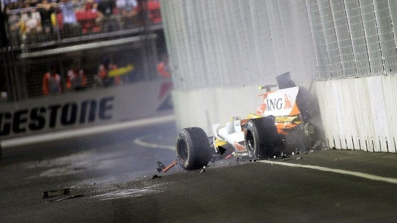 Renault R28 crashes into wall