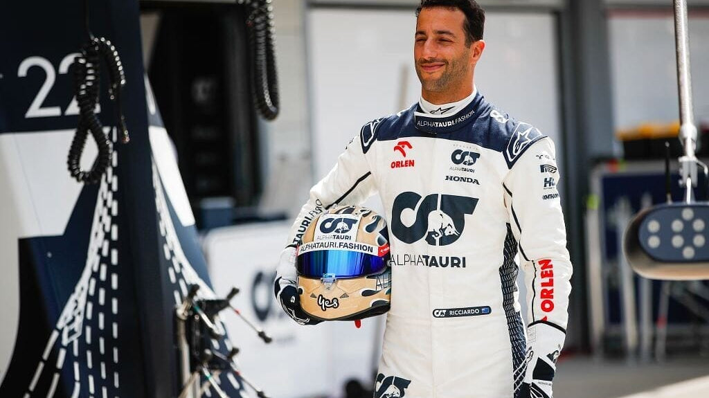 Daniel Ricciardo holding his helmet