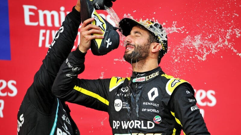 Ricciardo entertains F1 fans with a podium “shuey”