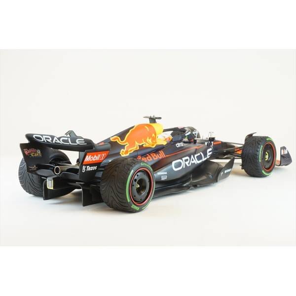 Red Bull Racing F1 Max Verstappen RB18 Japanese GP 1:18 Model Car w/ Pitboard - Minichamps Model Cars Red Bull Racing 